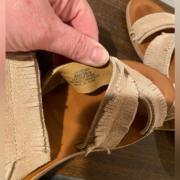 Lucky brand Hegen sandals travertine oiled suede fringe slide beige. Size 8 - Picture 4 of 5